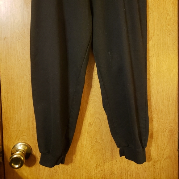 Bottom Up Black Capri - Picture 3 of 4